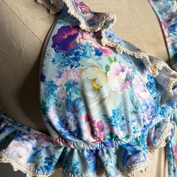 Capittana
Ginger Blue Roses Bikini - Picture 12 of 12